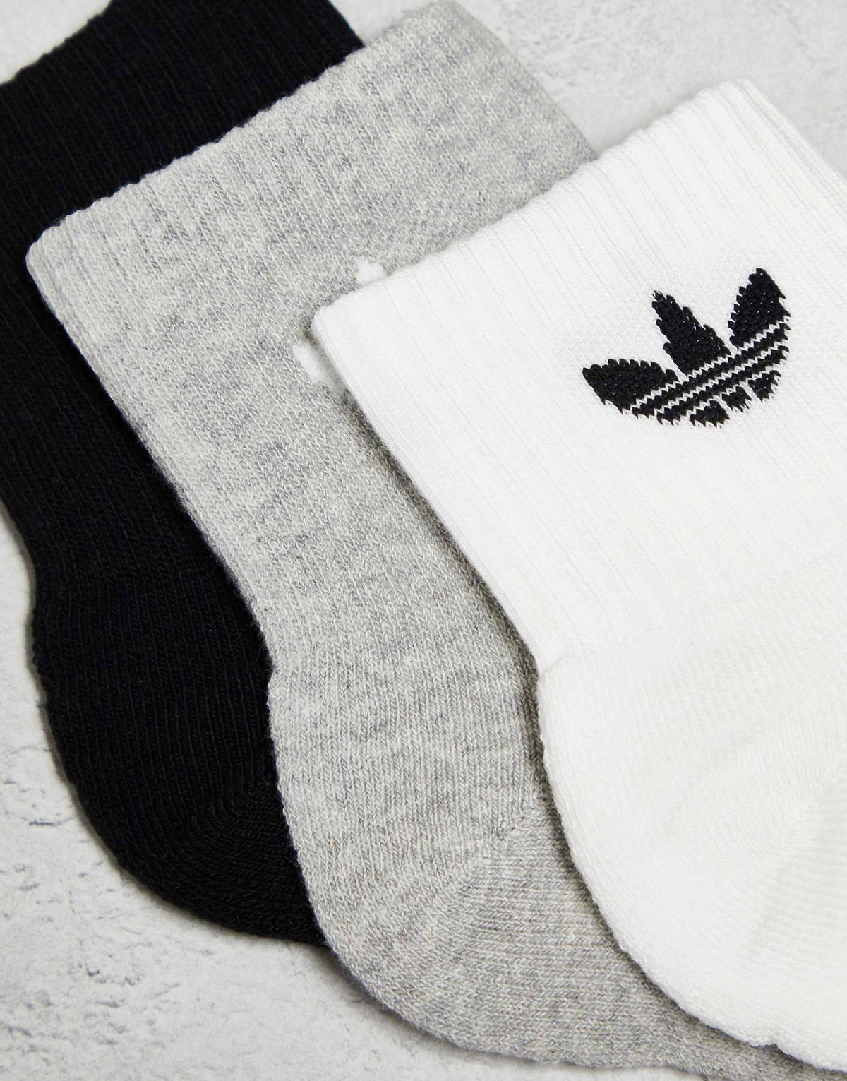 Lot de 6 paires de chaussettes mi-mollet adidas Originals en noir, gris et blanc