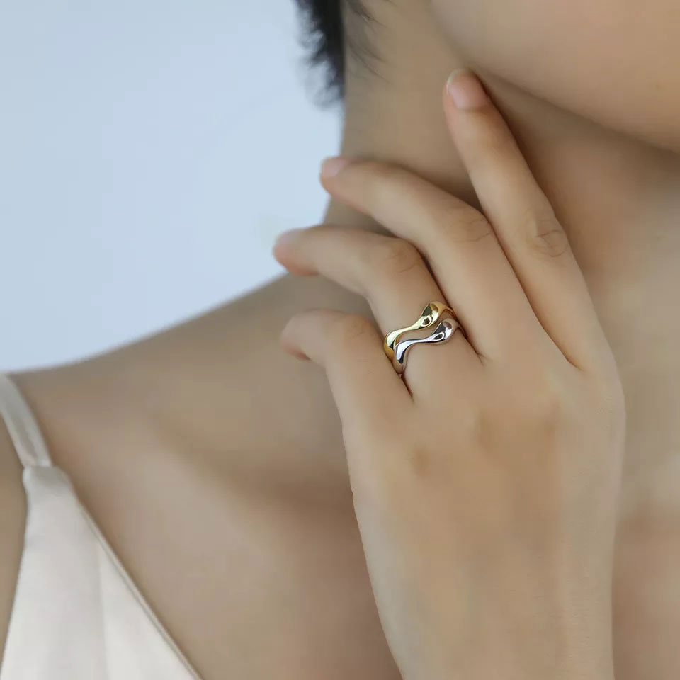 Carisseya | Anello Wave in Oro 18K