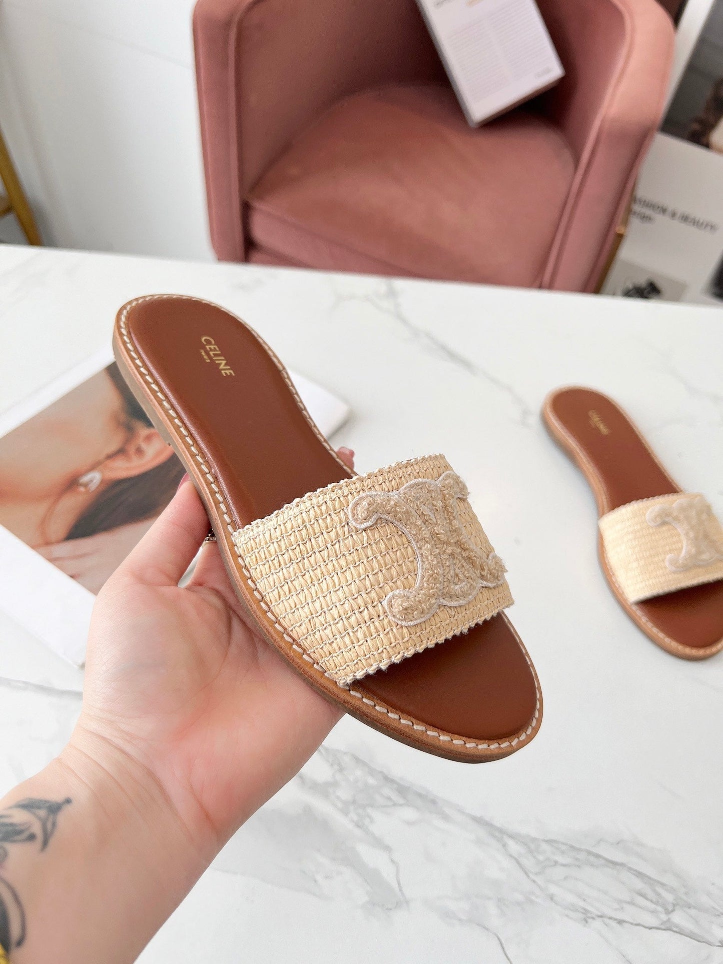 Les Sandales "Nomade" — Raffia & Signature Iconique