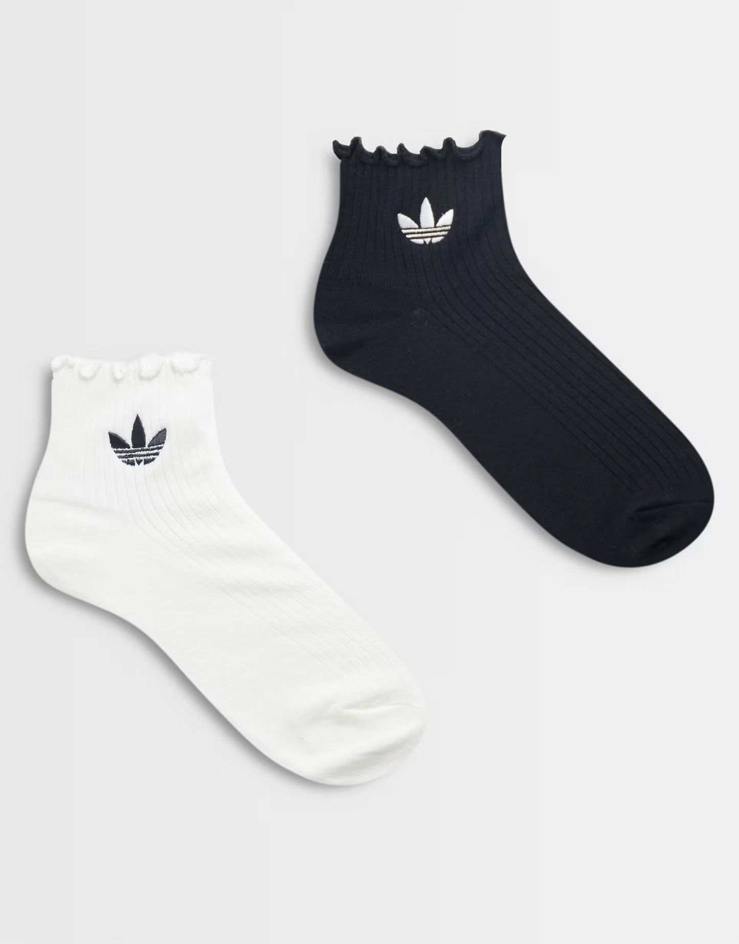 Pack de 2 paires de chaussettes mi-mollet à volants adidas Originals en noir et blanc