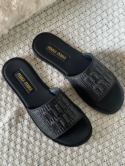 Les Mules "Capri" — Claquettes Tressées en Raffia