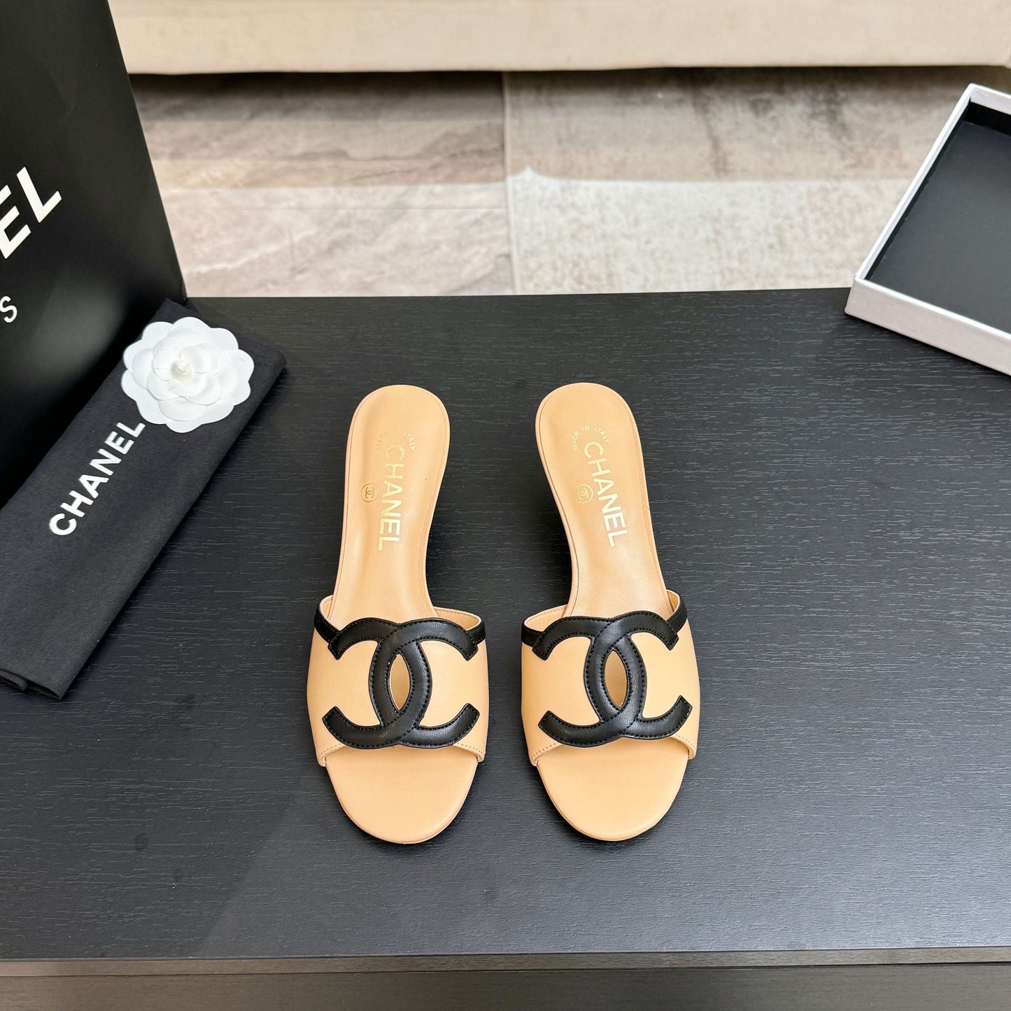 Mules "Rivoli" — Édition Signature