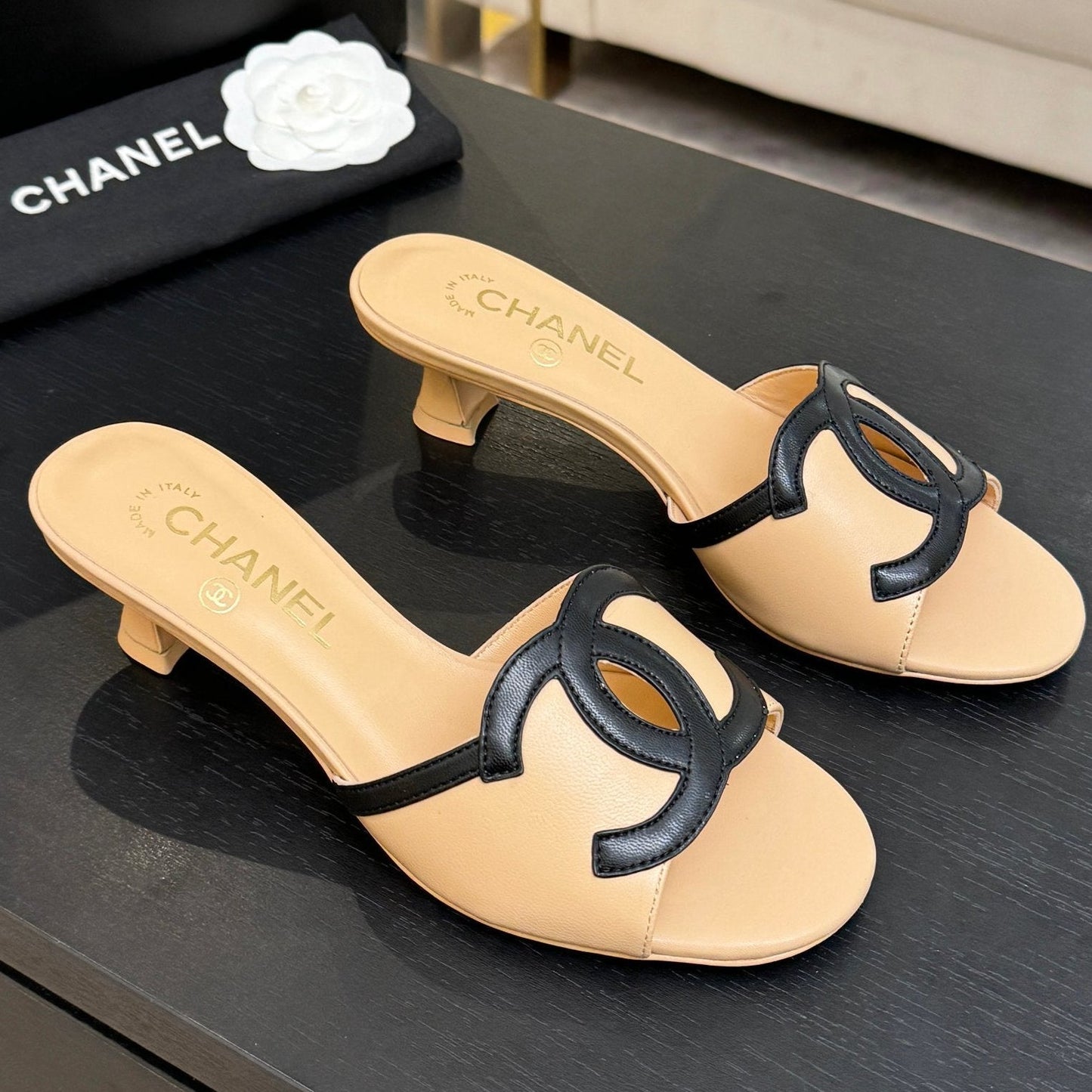 Mules "Rivoli" — Édition Signature
