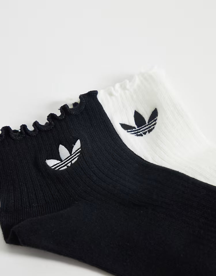 Pack de 2 paires de chaussettes mi-mollet à volants adidas Originals en noir et blanc