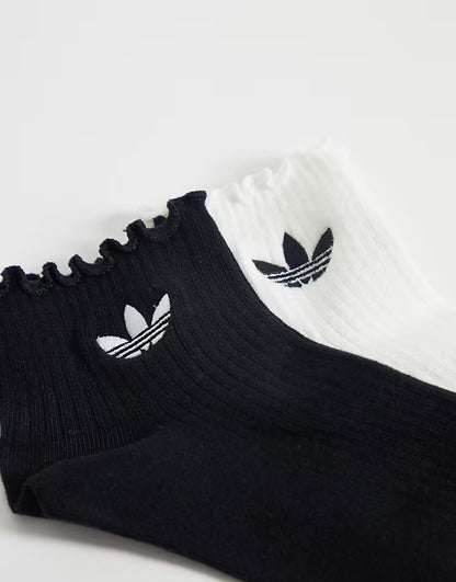Pack de 2 paires de chaussettes mi-mollet à volants adidas Originals en noir et blanc
