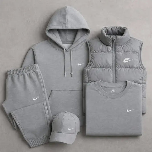 Set NK™ da 4 pezzi – Felpa, pantaloni, giacca e maglietta