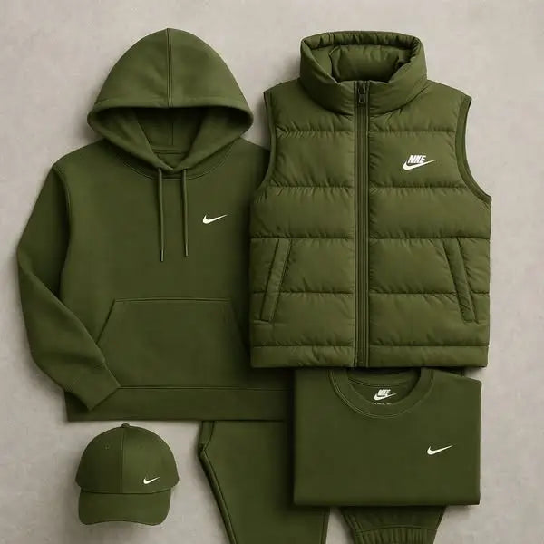 Set NK™ da 4 pezzi – Felpa, pantaloni, giacca e maglietta