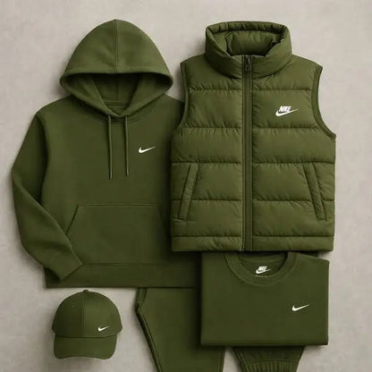 Set NK™ da 4 pezzi – Felpa, pantaloni, giacca e maglietta