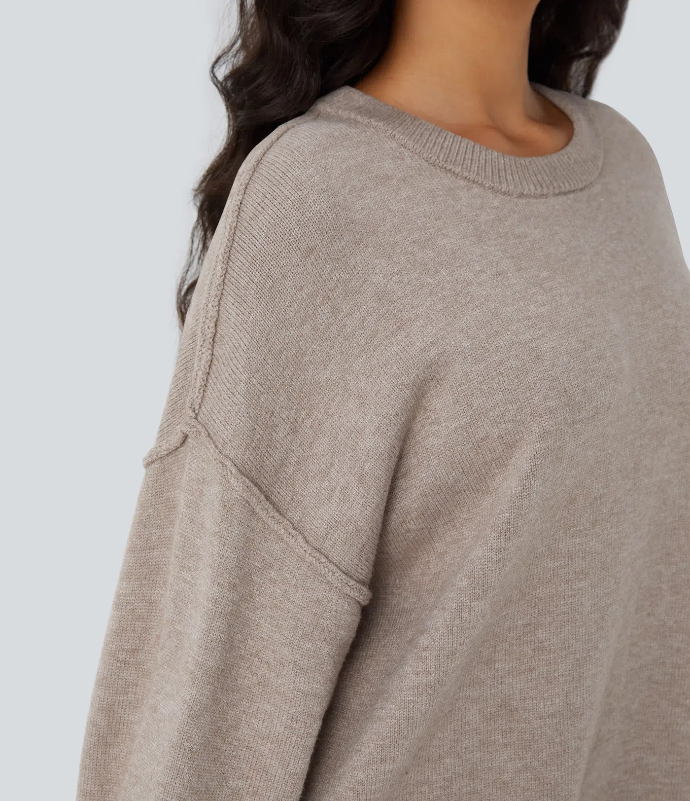 Pull Élégant à Col Rond et Épaules Tombantes – Confort et Style Décontracté