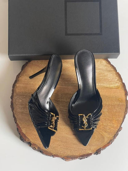 Mules "Vendôme" — Cuir Verni & Boucle Signature