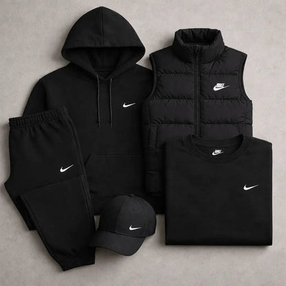 Set NK™ da 4 pezzi – Felpa, pantaloni, giacca e maglietta