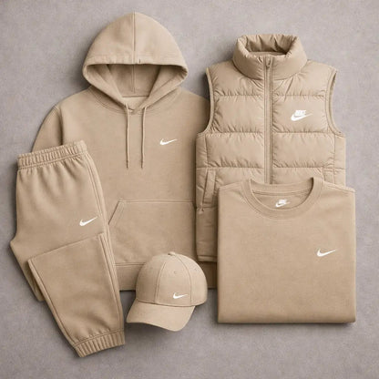 Set NK™ da 4 pezzi – Felpa, pantaloni, giacca e maglietta