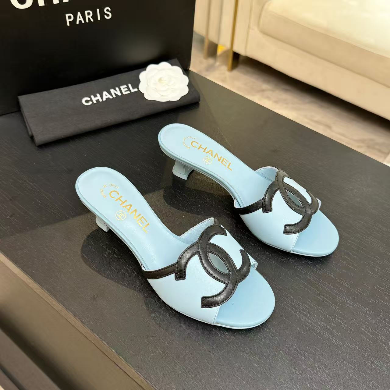 Mules "Rivoli" — Édition Signature