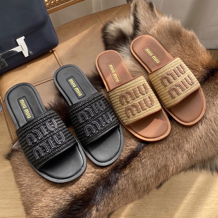 Les Mules "Capri" — Claquettes Tressées en Raffia