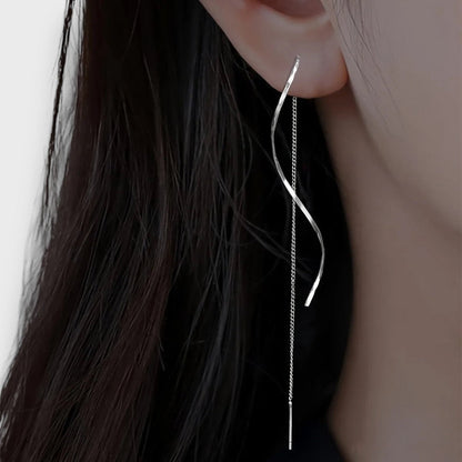 Elwira – Orecchini lunghi con forma a onda