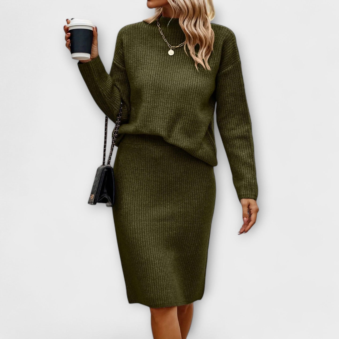 Completo di maglione e gonna a due pezzi