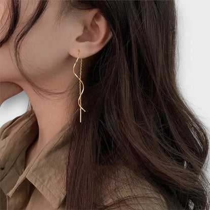 Elwira – Orecchini lunghi con forma a onda