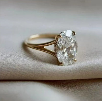 Anello ovale vintage in oro e cristallo verde