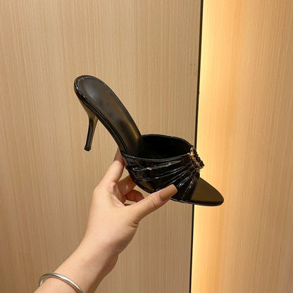 Mules "Vendôme" — Cuir Verni & Boucle Signature