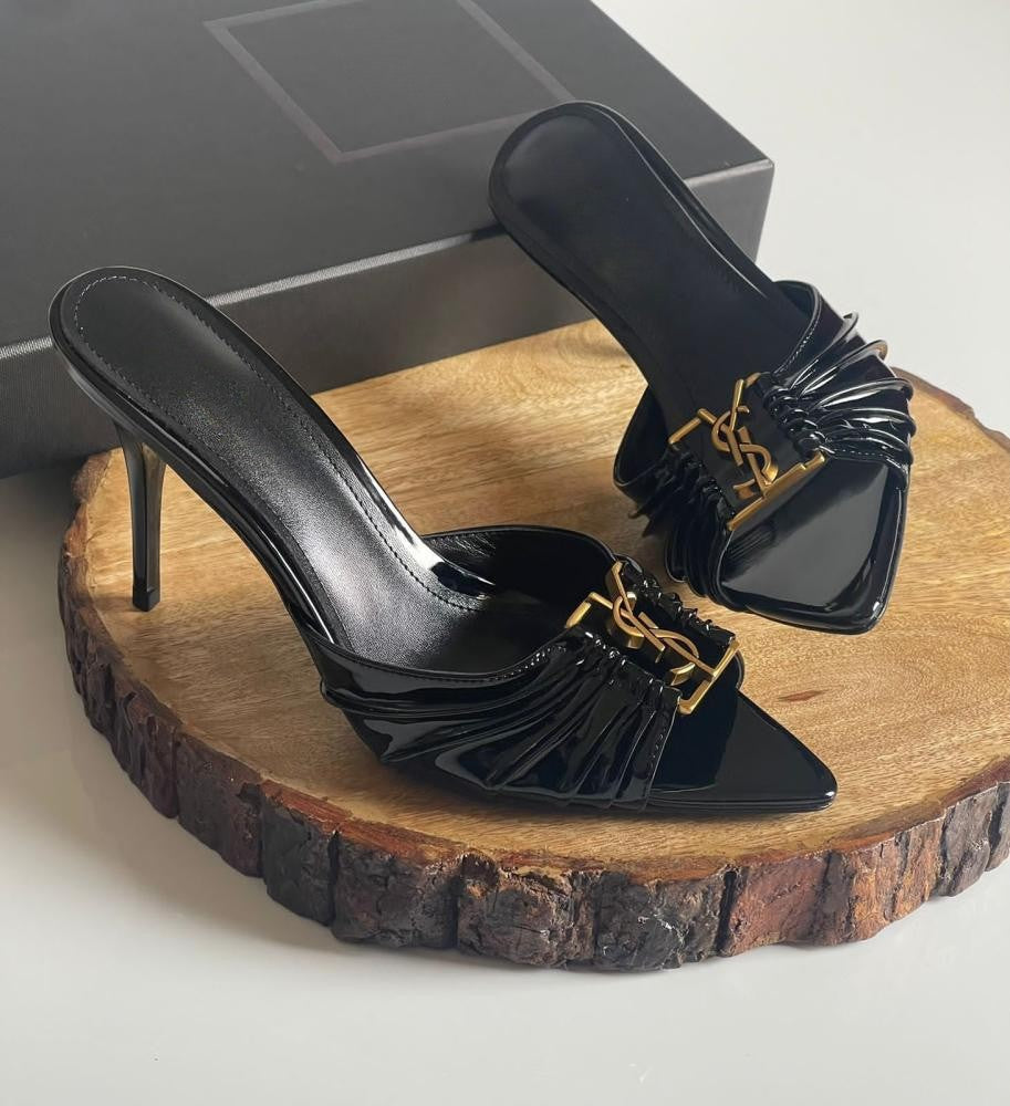 Mules "Vendôme" — Cuir Verni & Boucle Signature