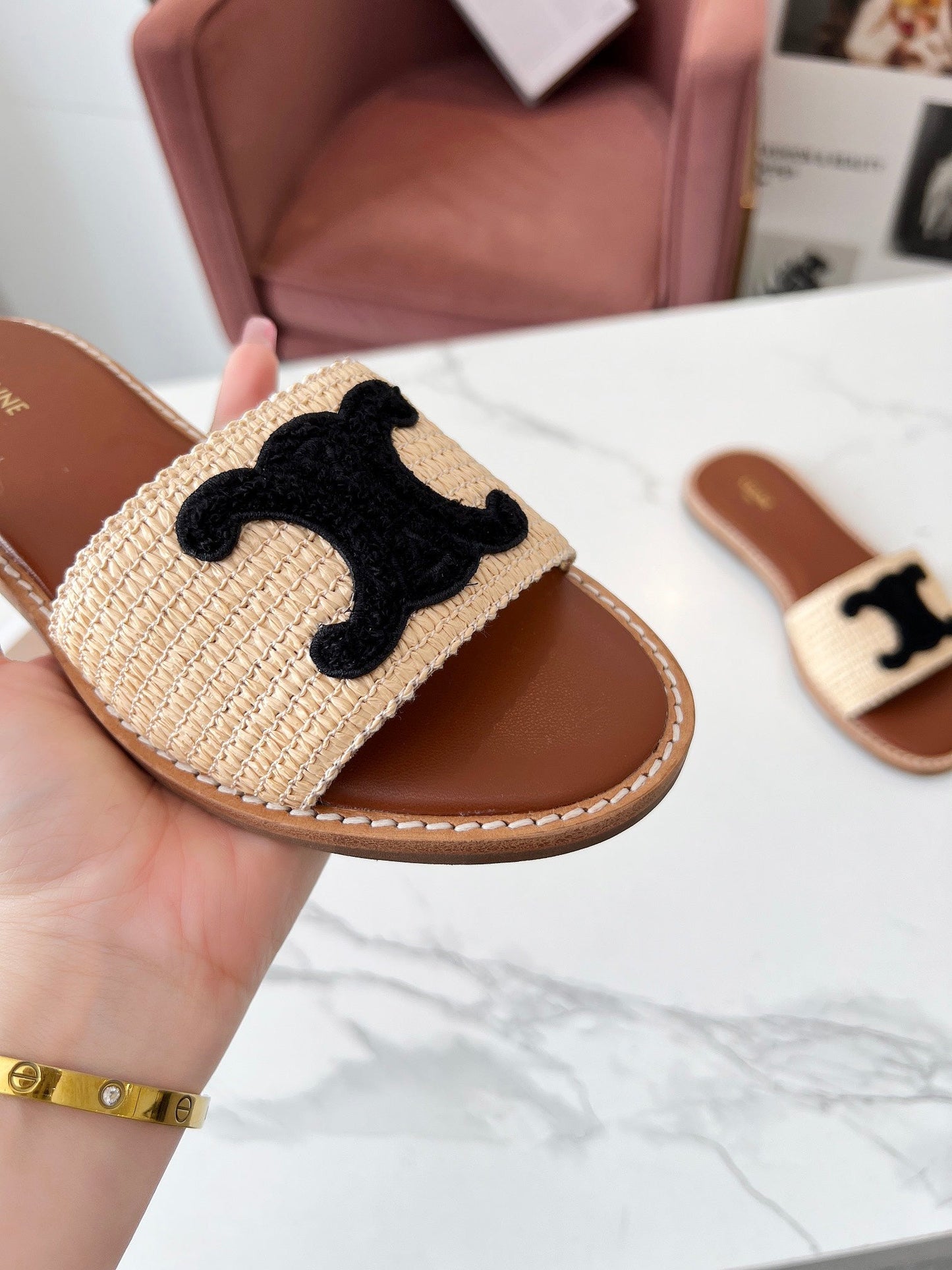 Les Sandales "Nomade" — Raffia & Signature Iconique