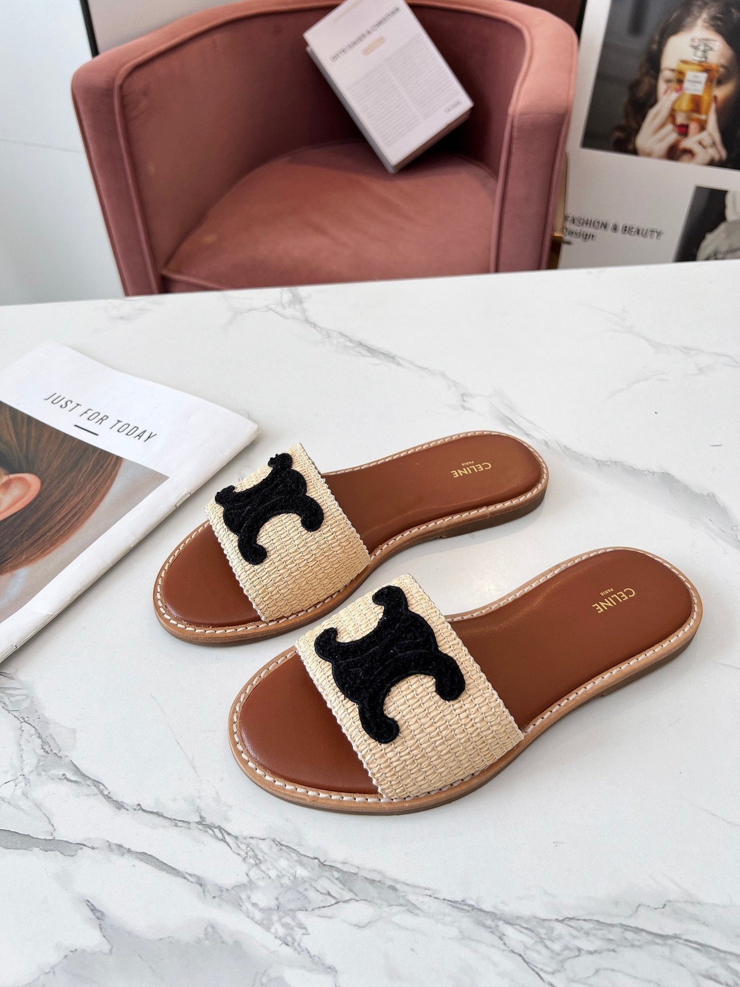 Les Sandales "Nomade" — Raffia & Signature Iconique