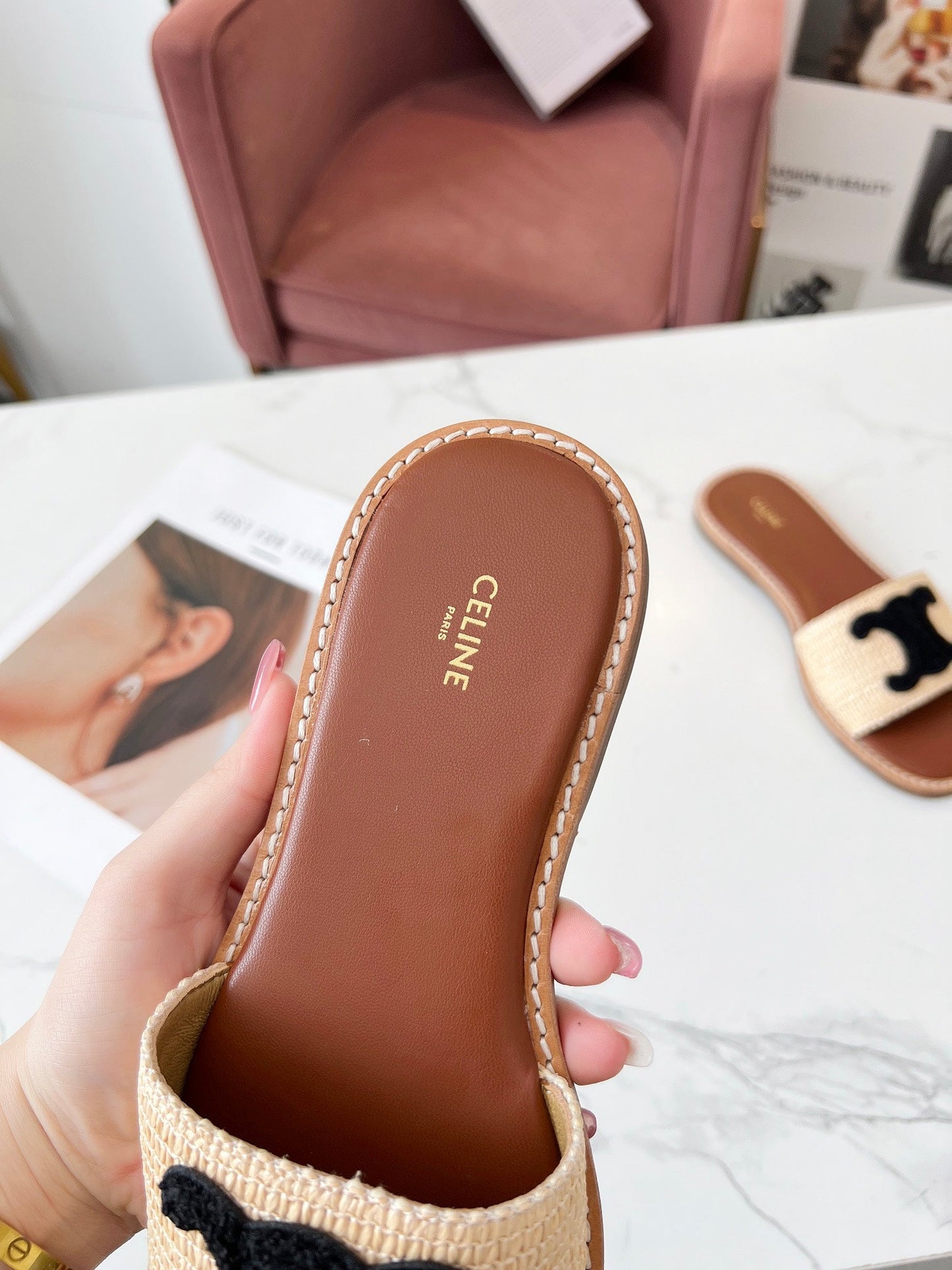 Les Sandales "Nomade" — Raffia & Signature Iconique