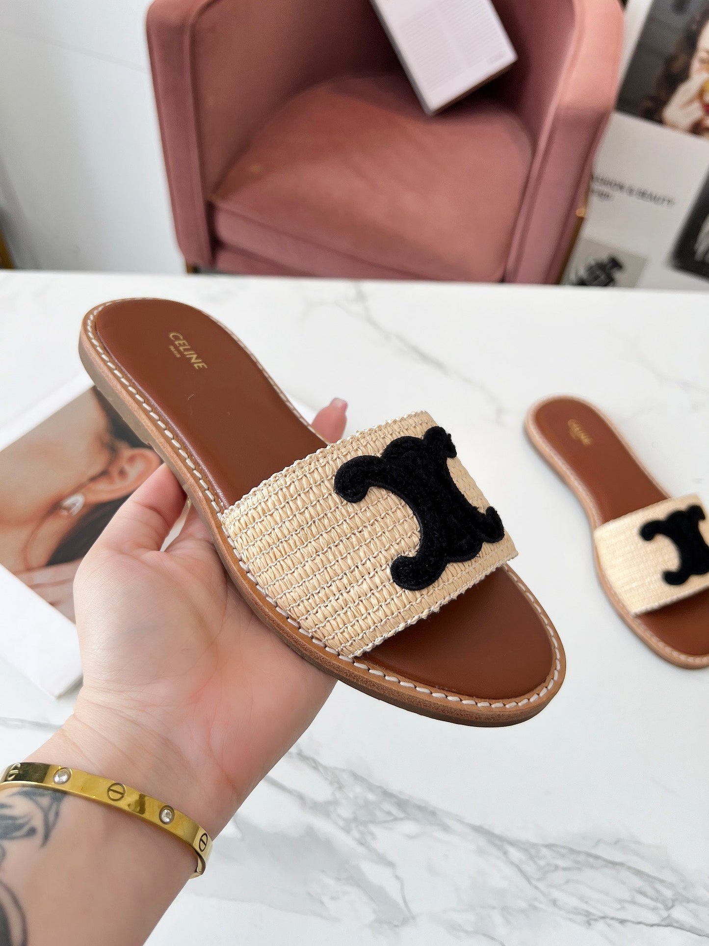 Les Sandales "Nomade" — Raffia & Signature Iconique